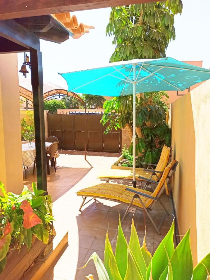 Remarkable 2-Bed House In Arona อาโรนา ภายนอก รูปภาพ