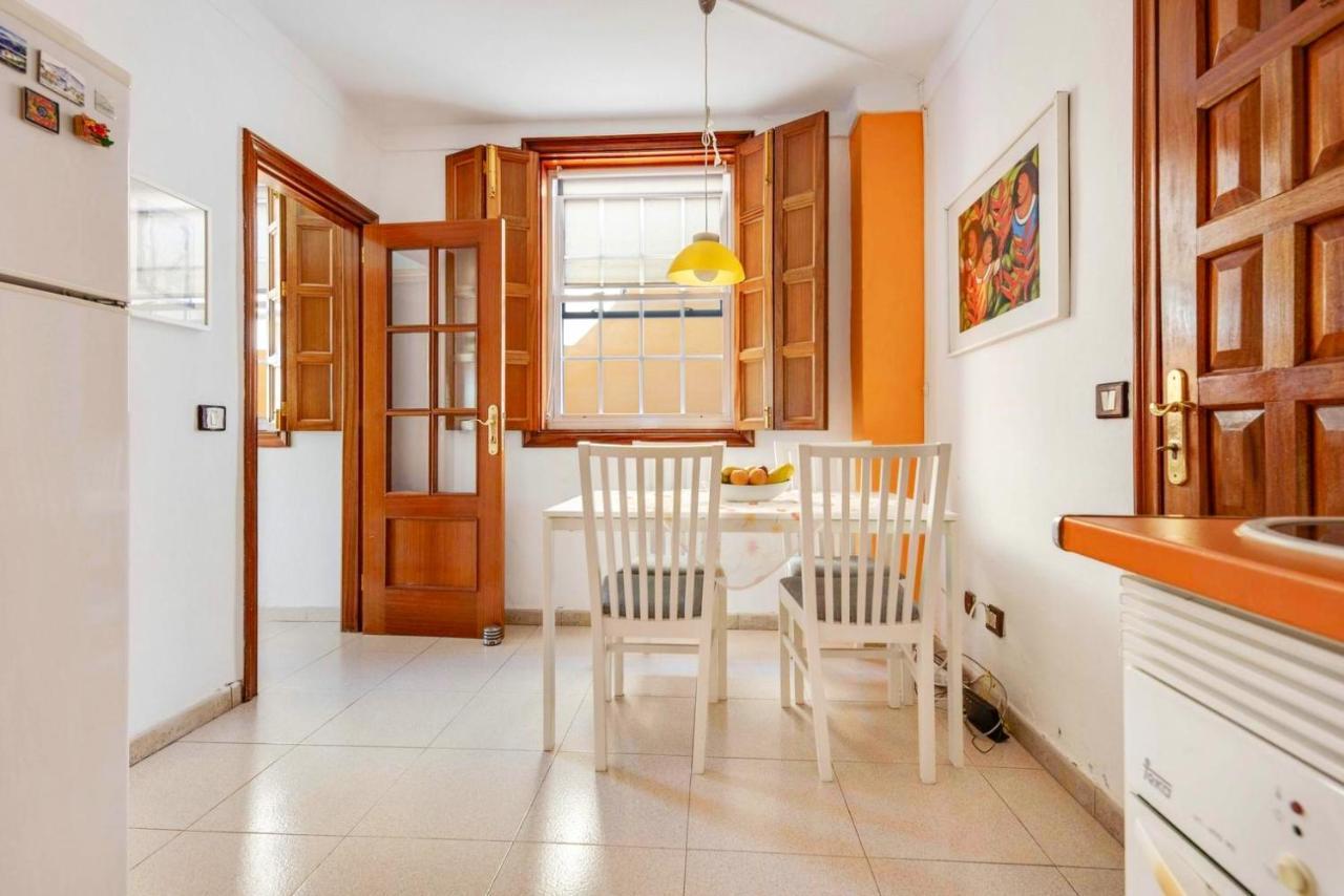 Remarkable 2-Bed House In Arona อาโรนา ภายนอก รูปภาพ
