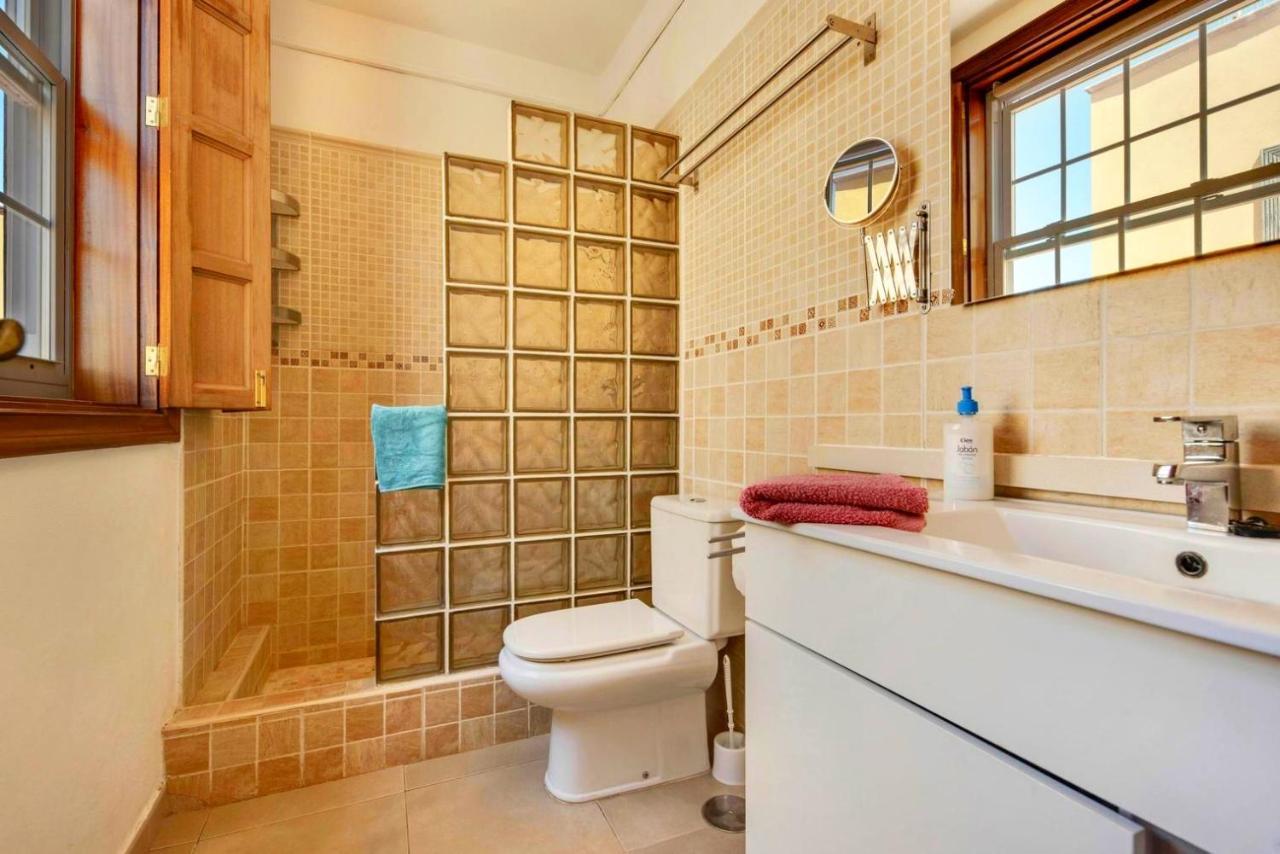 Remarkable 2-Bed House In Arona อาโรนา ภายนอก รูปภาพ