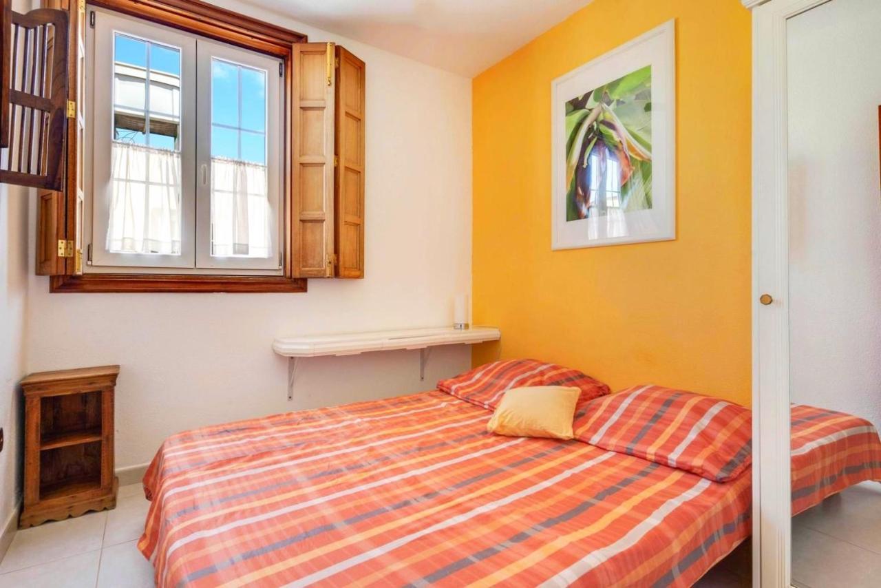 Remarkable 2-Bed House In Arona อาโรนา ภายนอก รูปภาพ