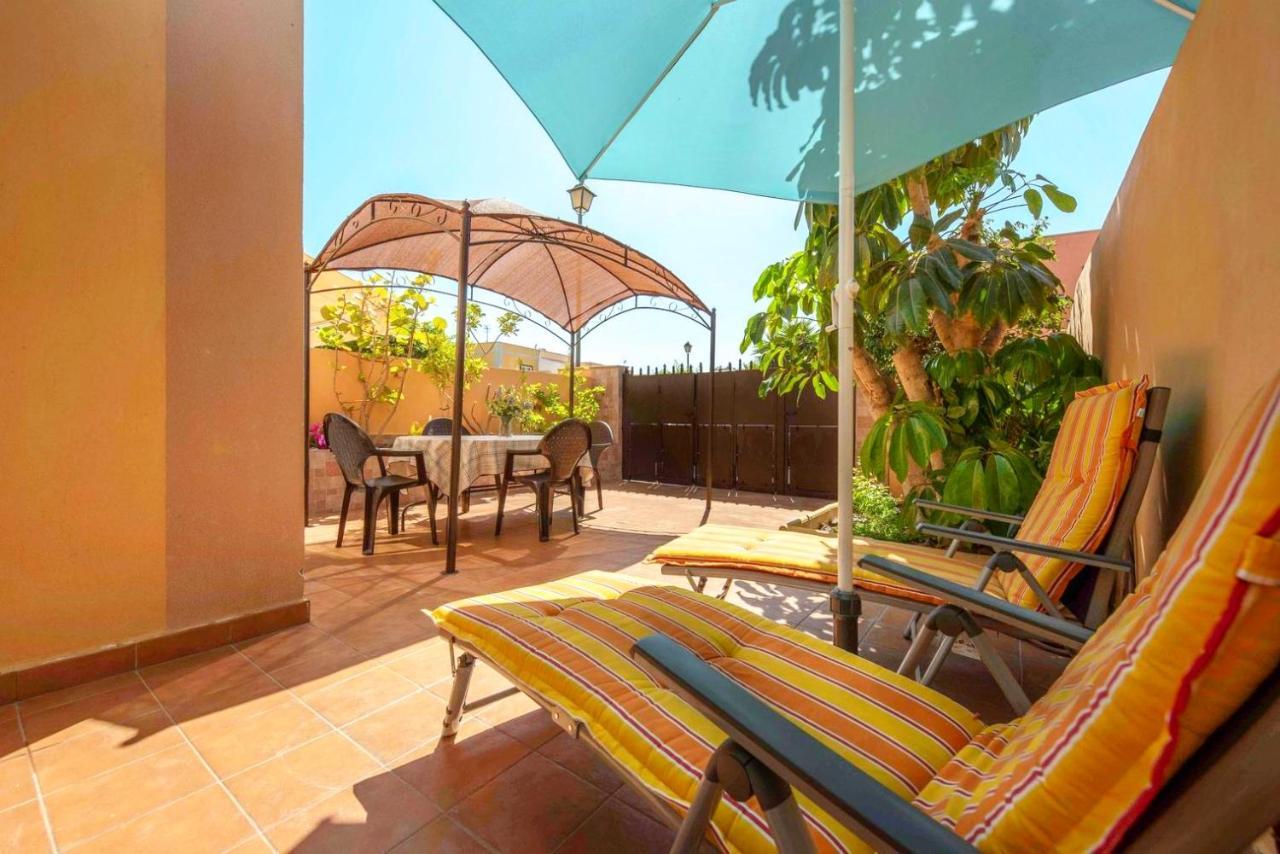 Remarkable 2-Bed House In Arona อาโรนา ภายนอก รูปภาพ