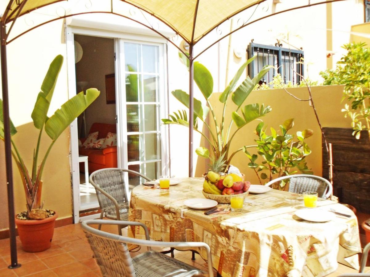 Remarkable 2-Bed House In Arona อาโรนา ภายนอก รูปภาพ