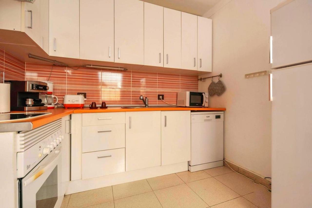 Remarkable 2-Bed House In Arona อาโรนา ภายนอก รูปภาพ