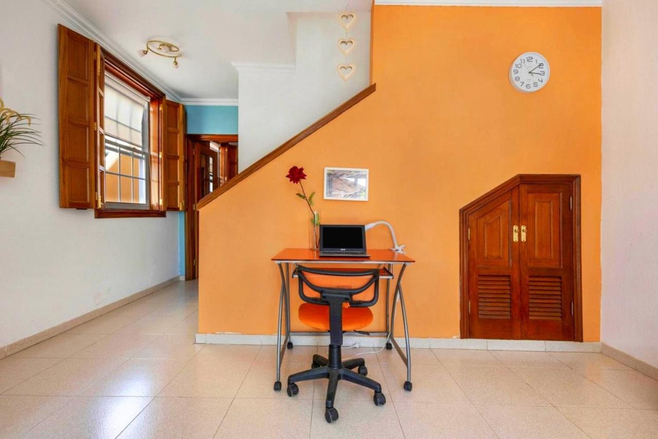 Remarkable 2-Bed House In Arona อาโรนา ภายนอก รูปภาพ