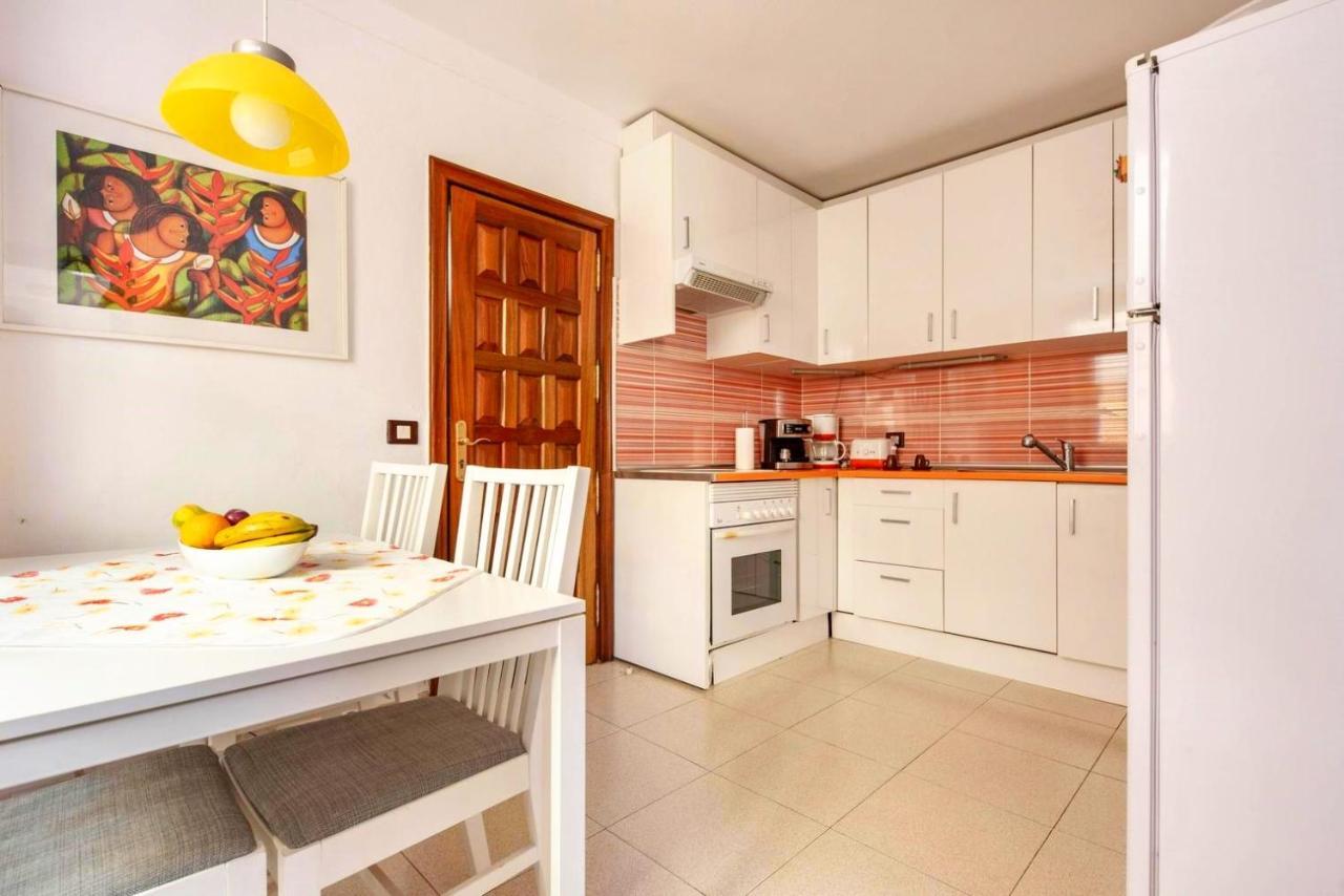 Remarkable 2-Bed House In Arona อาโรนา ภายนอก รูปภาพ