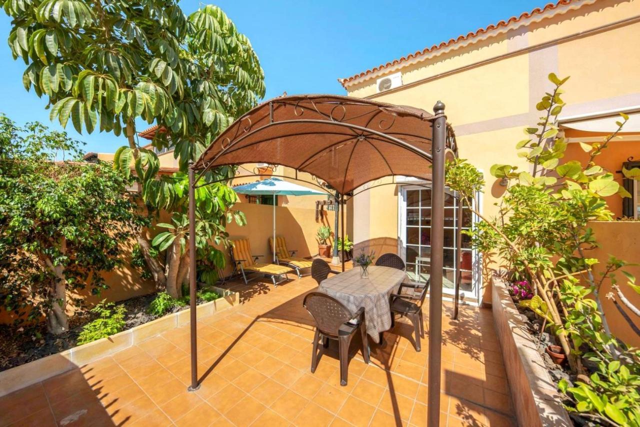 Remarkable 2-Bed House In Arona อาโรนา ภายนอก รูปภาพ